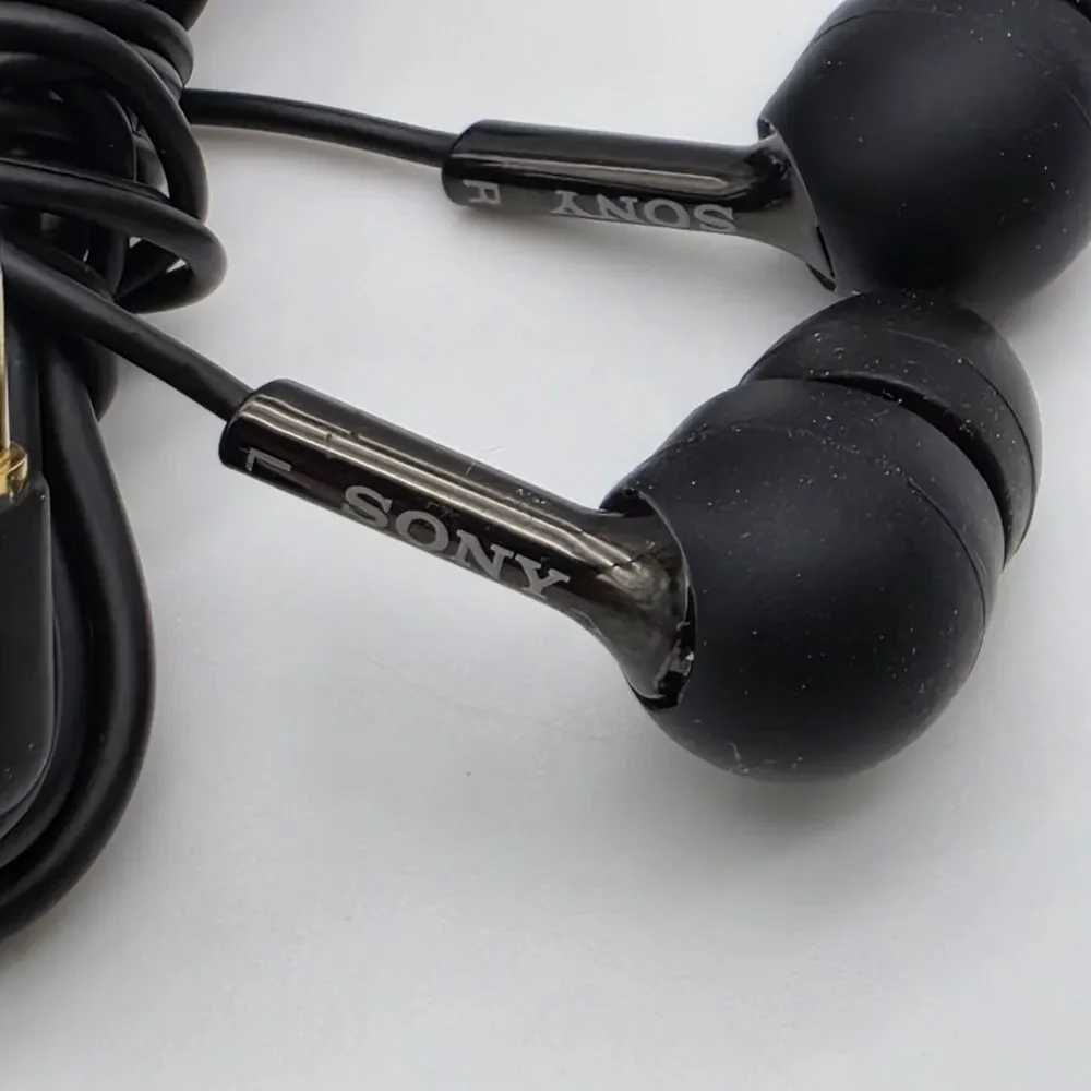 Working Sony Walkman SRF-86 AM/FM Sports Portable Radio sonyHeadphones  AVLS